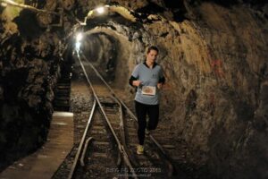 Bieg o złoto: jak największy światowy rynek kruszcu radzi sobie z rekordowymi cenami energii i paniką